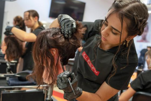 Certificate IV in Hairdressing (Release 1)